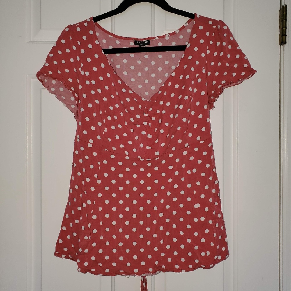 3for$25 Torrid size 2 pink white polka dot babydoll top blouse tie back v-neck
